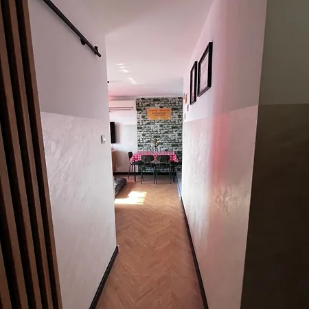Retro Apartment *